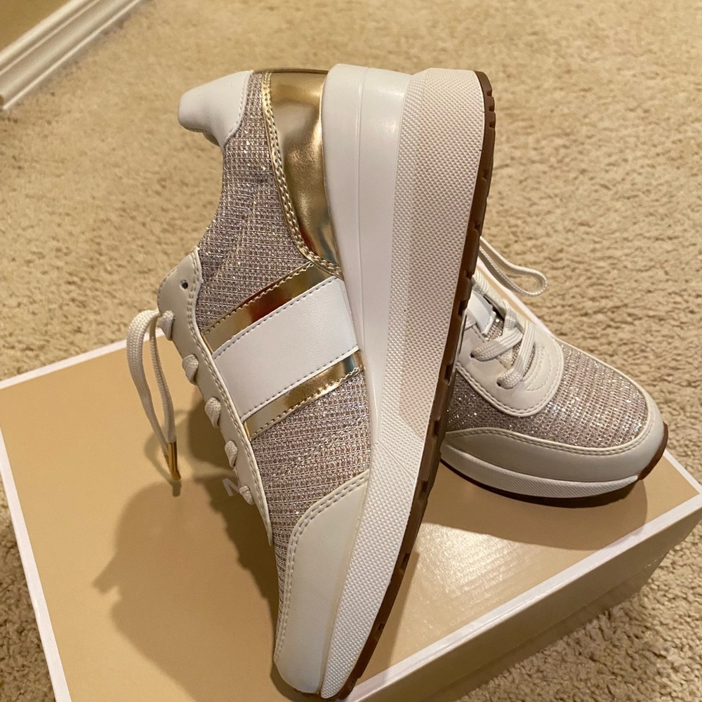 Shoes - Picture 2 of 4